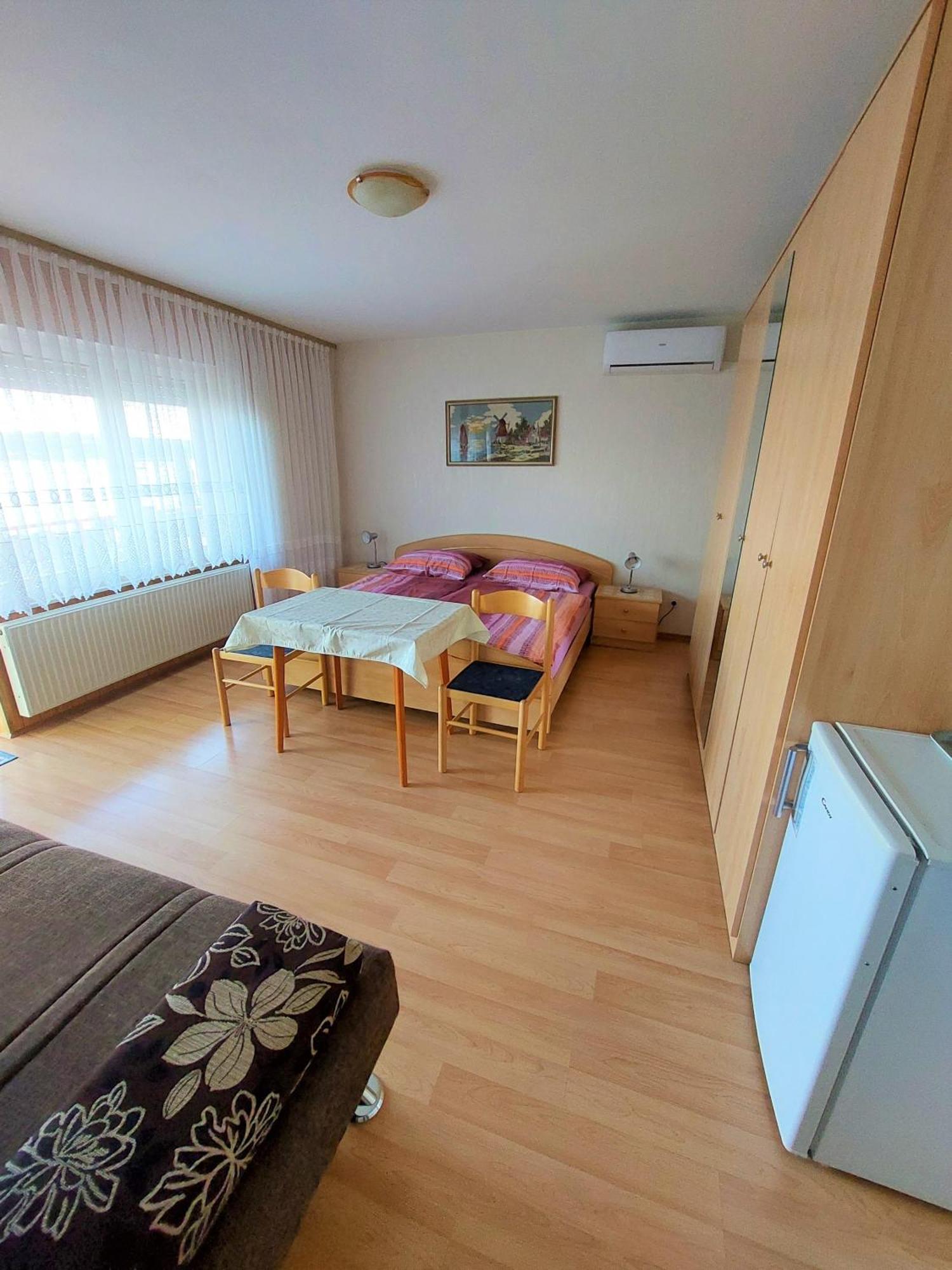 Sobe Crikvenica 29926 - Mileva Hotell Rom bilde